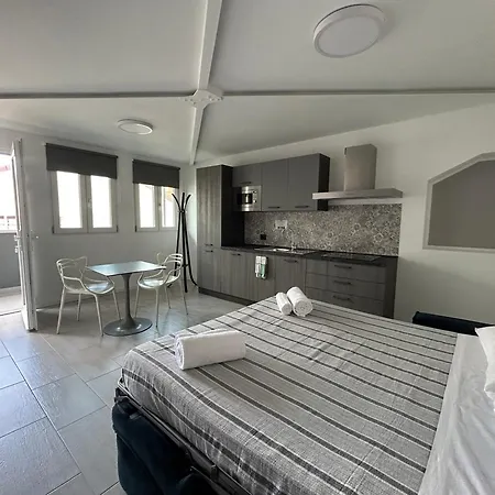 Aparthotel Corridoni33 - Immobili E Soluzioni Rent 4*