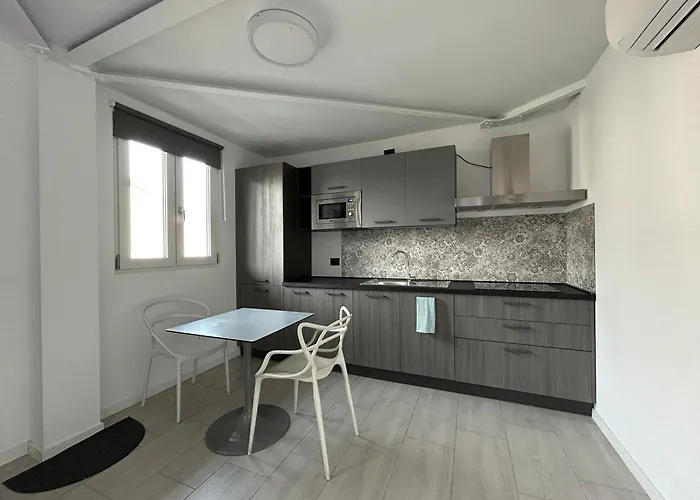 Corridoni33 - Immobili E Soluzioni Rent 4*