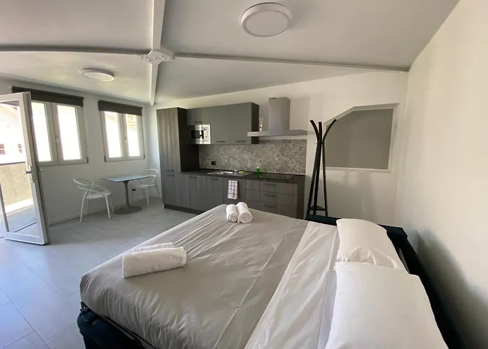 Corridoni33 - Immobili E Soluzioni Rent 4*